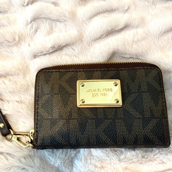 Michael Kors Handbags - Michael Kors Wallet / Wristlet